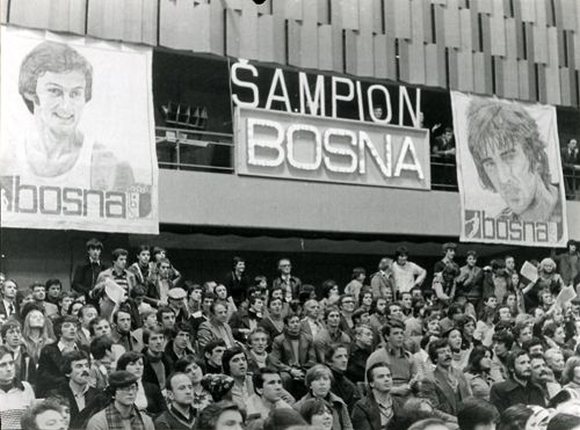 Doček evropskih šampiona u Sarajevu, 1979. godine. Na plakatima: Žarko Varajić i Mirza Delibašić