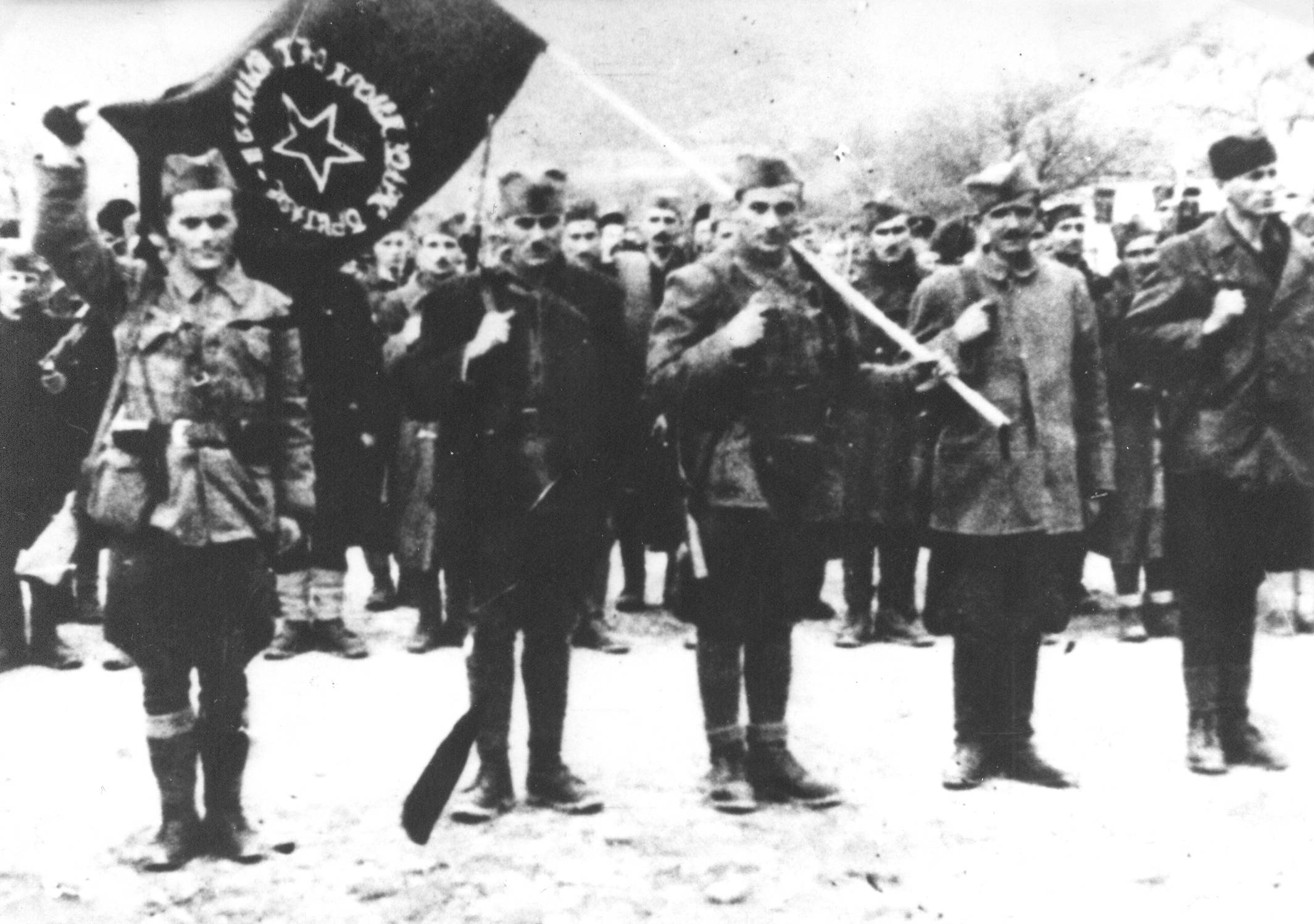 3. bataljon 1. proleterske brigade prima zastavu (Foča, 5. marta 1942)