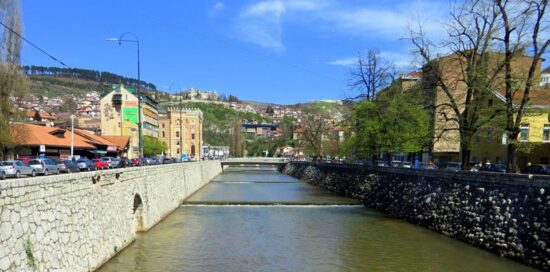 Pogled prema Vijećnici (Sarajevo, 21. april 2015, foto: Mina Ćorić)
