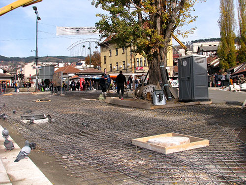 Betoniranje Baščaršijskog trga (Sarajevo, 20. novembar 2015)