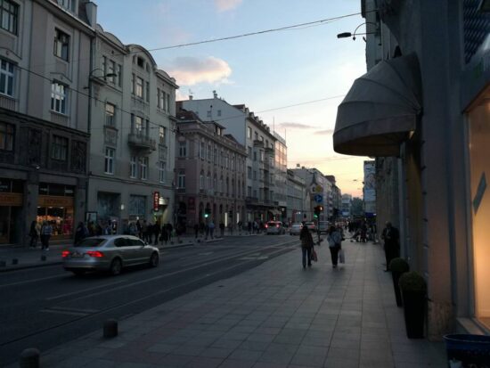 Ulica Maršala Tita preko puta knjižare (Sarajevo, 22. maj 2017, foto: Naser Husic)